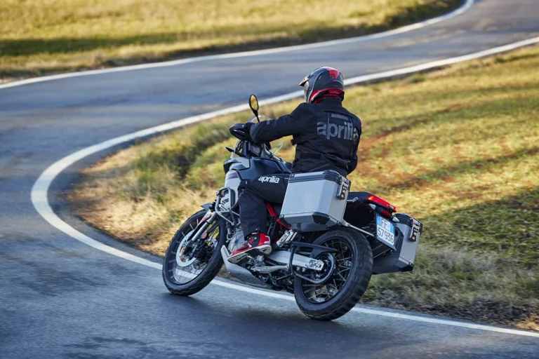 Uzun Yolculuklarda Moto Çekici Avantajı: Neden Yanınızda Profesyonel Destek Olmalı?